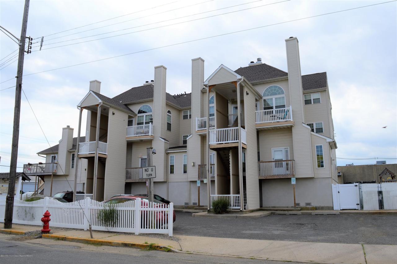 11 Raritan Avenue - Photo 1