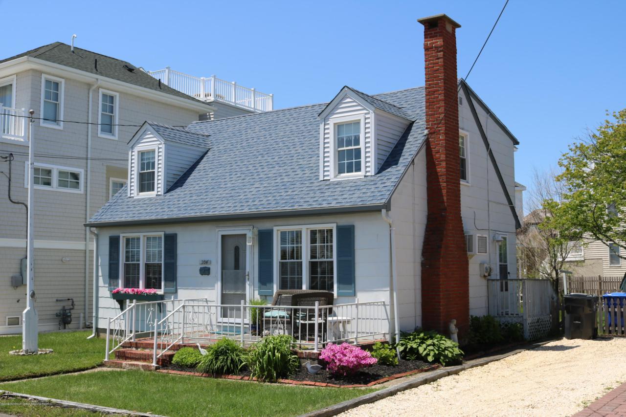 204 Pennsylvania Avenue - Photo 1