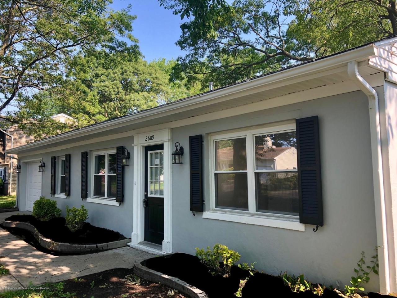 2609 Cedar Street - Photo 1