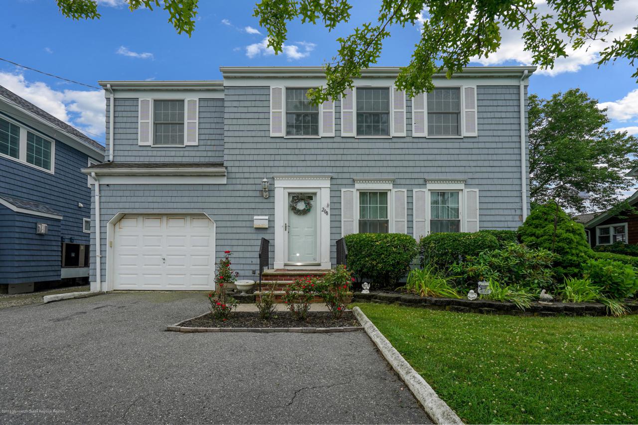 208 New York Avenue - Photo 1