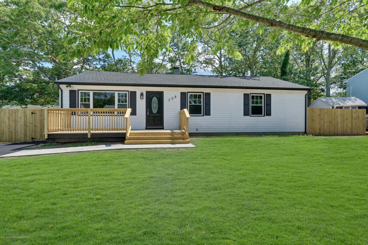 208 Bayville Avenue - Photo 1