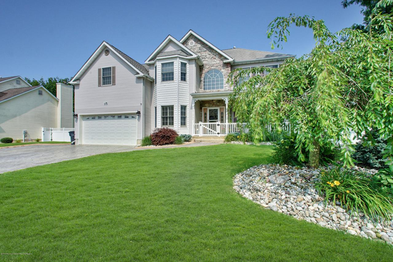 26 Regina Drive - Photo 1