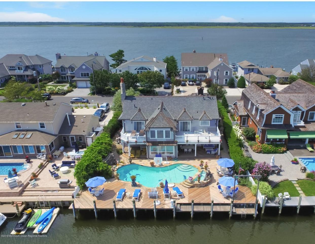 238 Curtis Point Drive - Photo 1