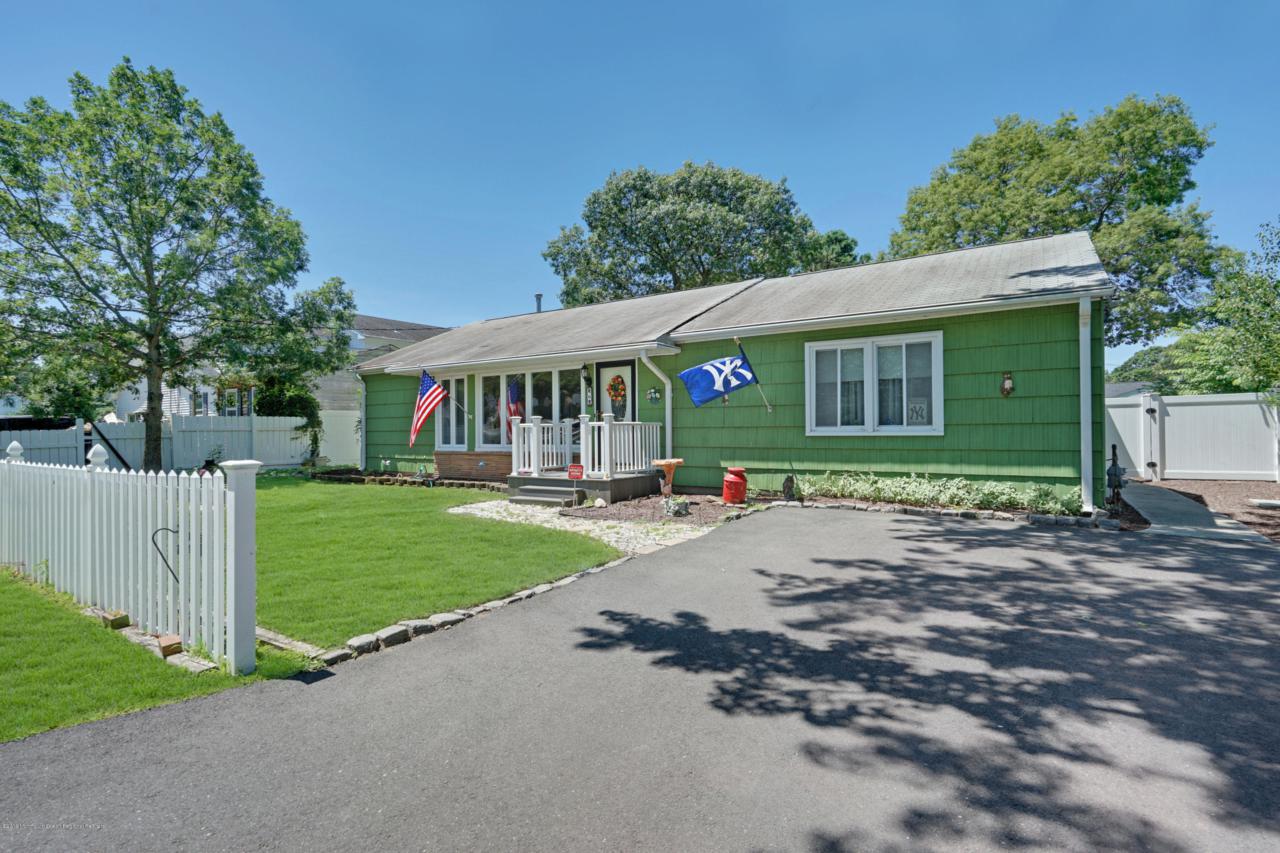 6 Nancy Drive - Photo 1
