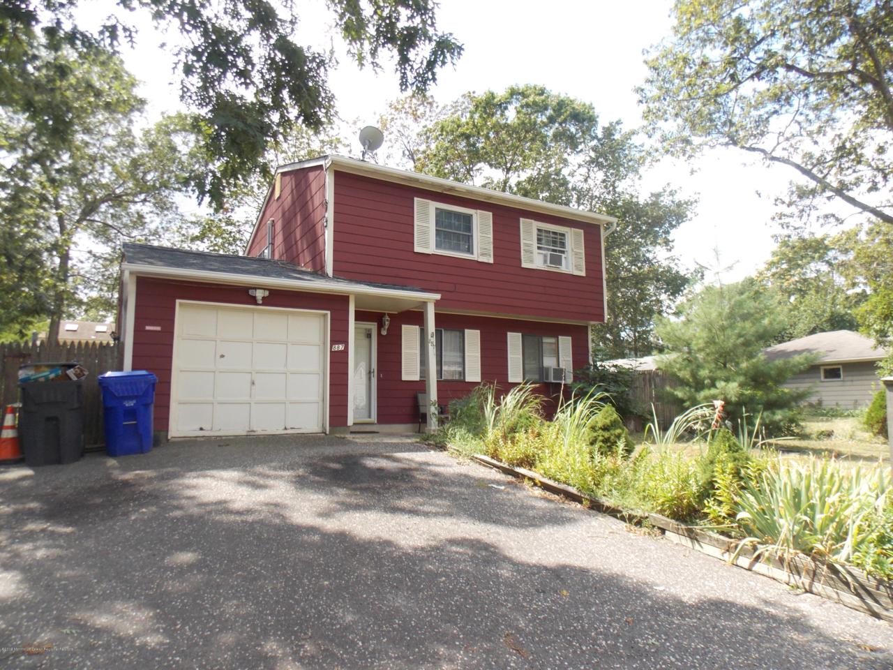 887 Cypress Avenue - Photo 1