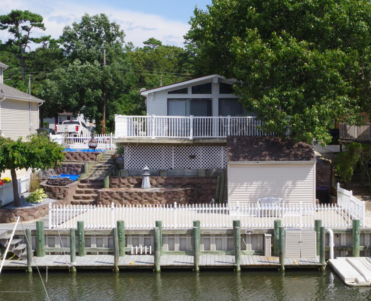 28 Edgewater Drive - Photo 1
