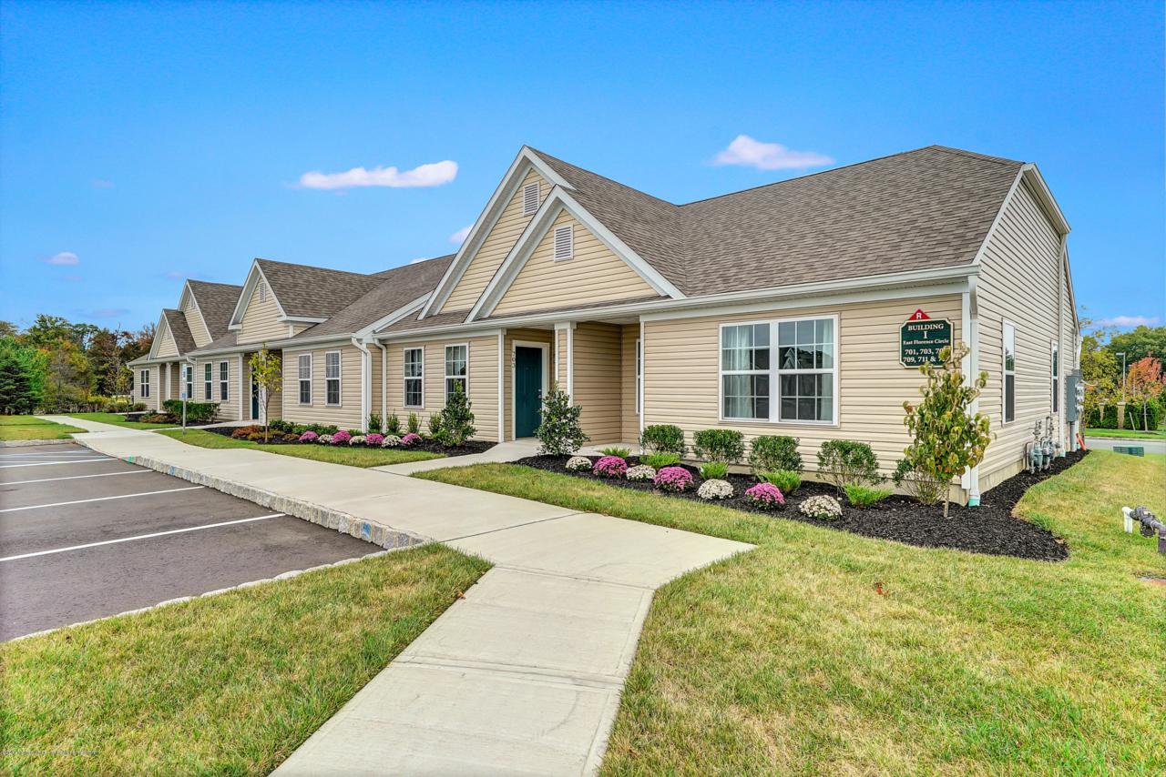 107 Florence Circle - Photo 1