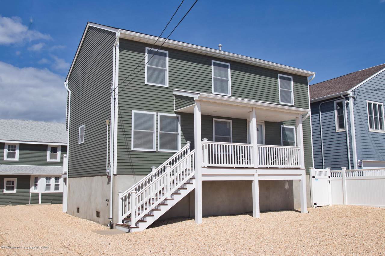 7 Princeton Avenue - Photo 1