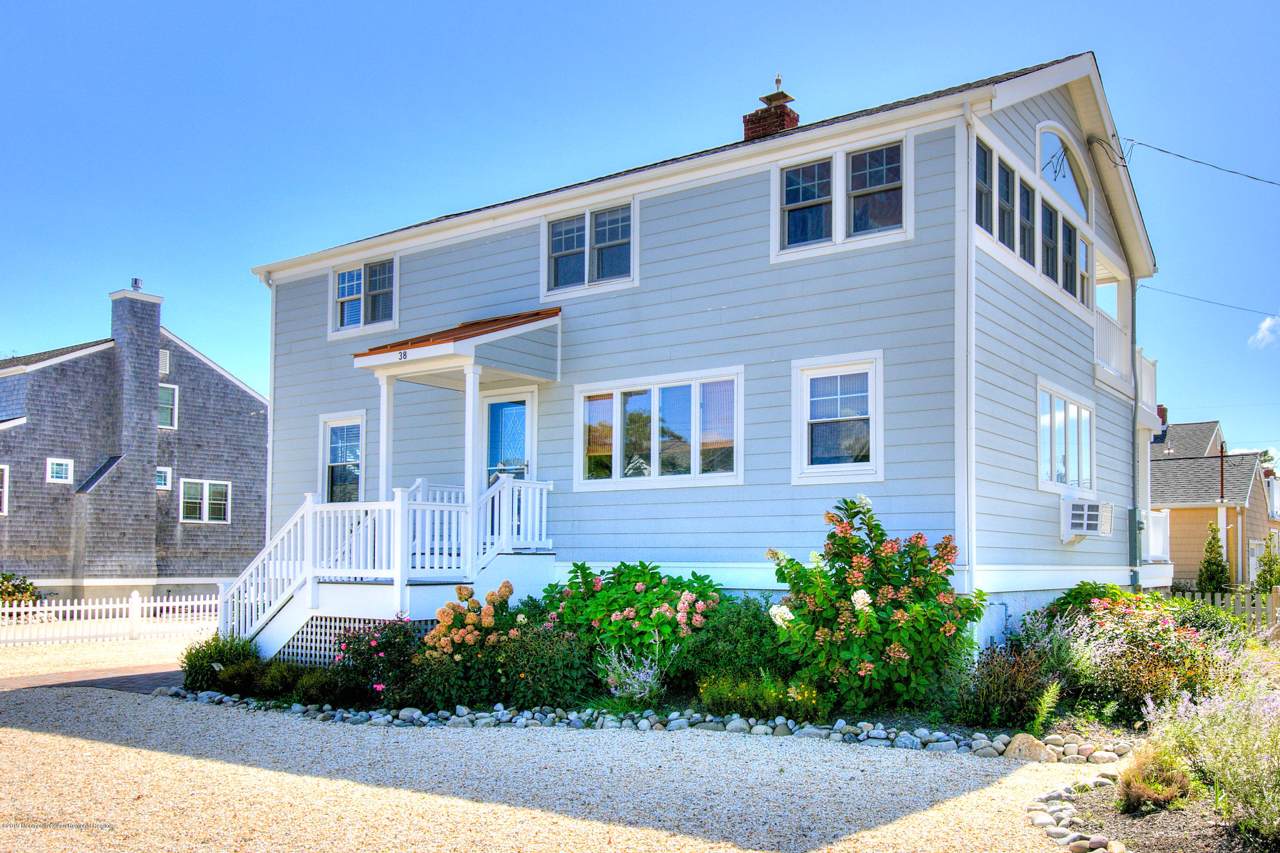 38 Wyoming Avenue - Photo 1