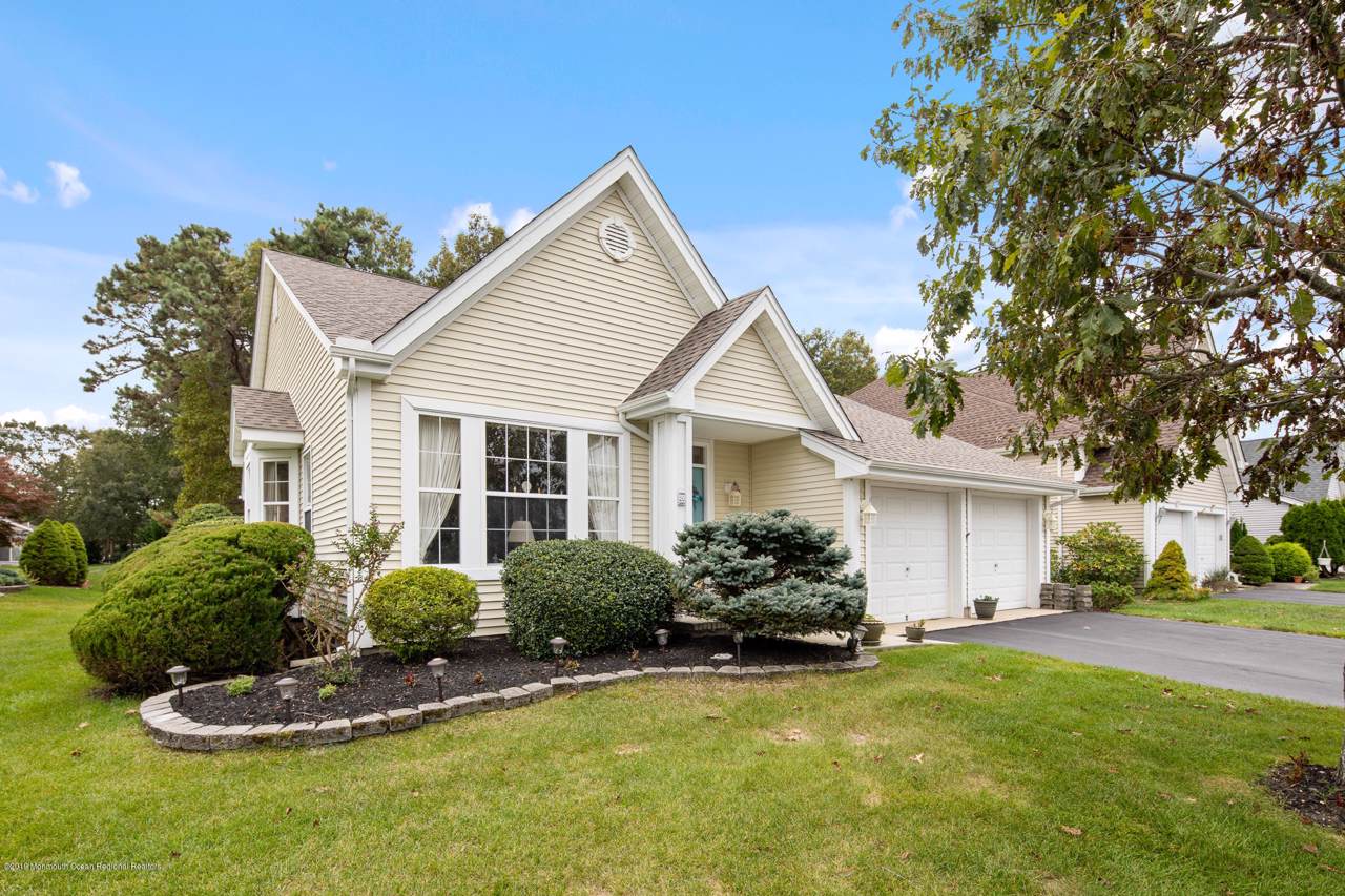 26 Valley Stream Place - Photo 1