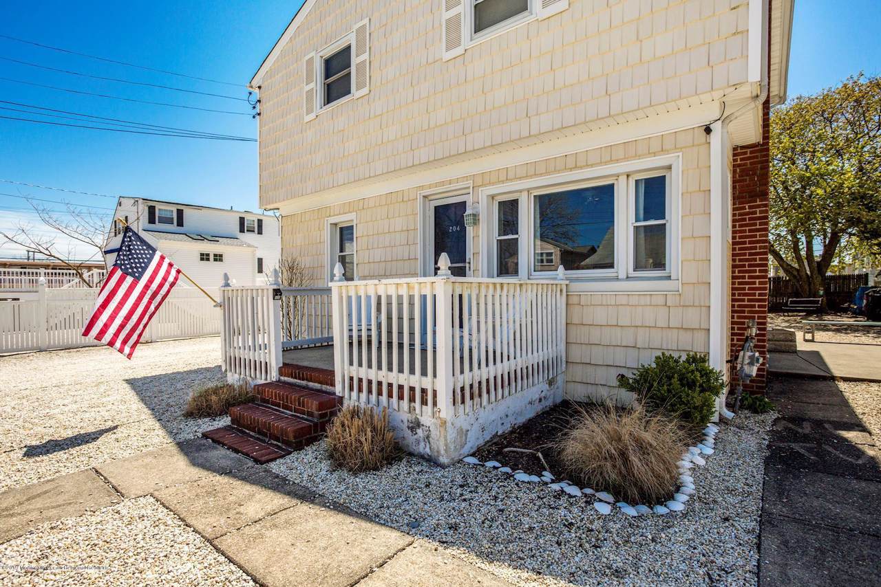 204 12th Street - Photo 1