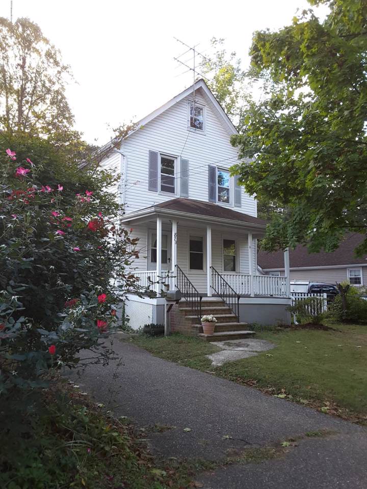 829 Lincoln Street - Photo 1
