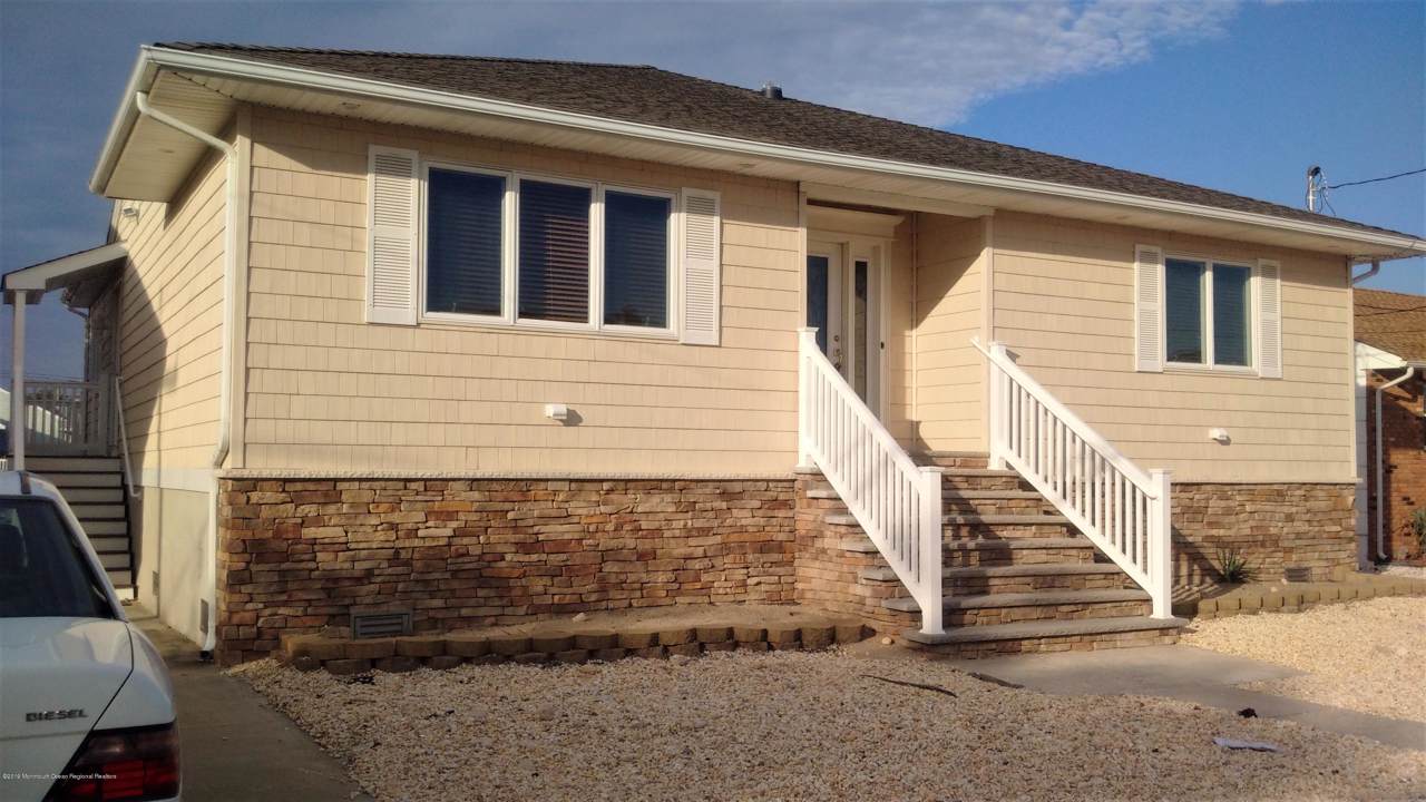 3214 Beachview Drive - Photo 1
