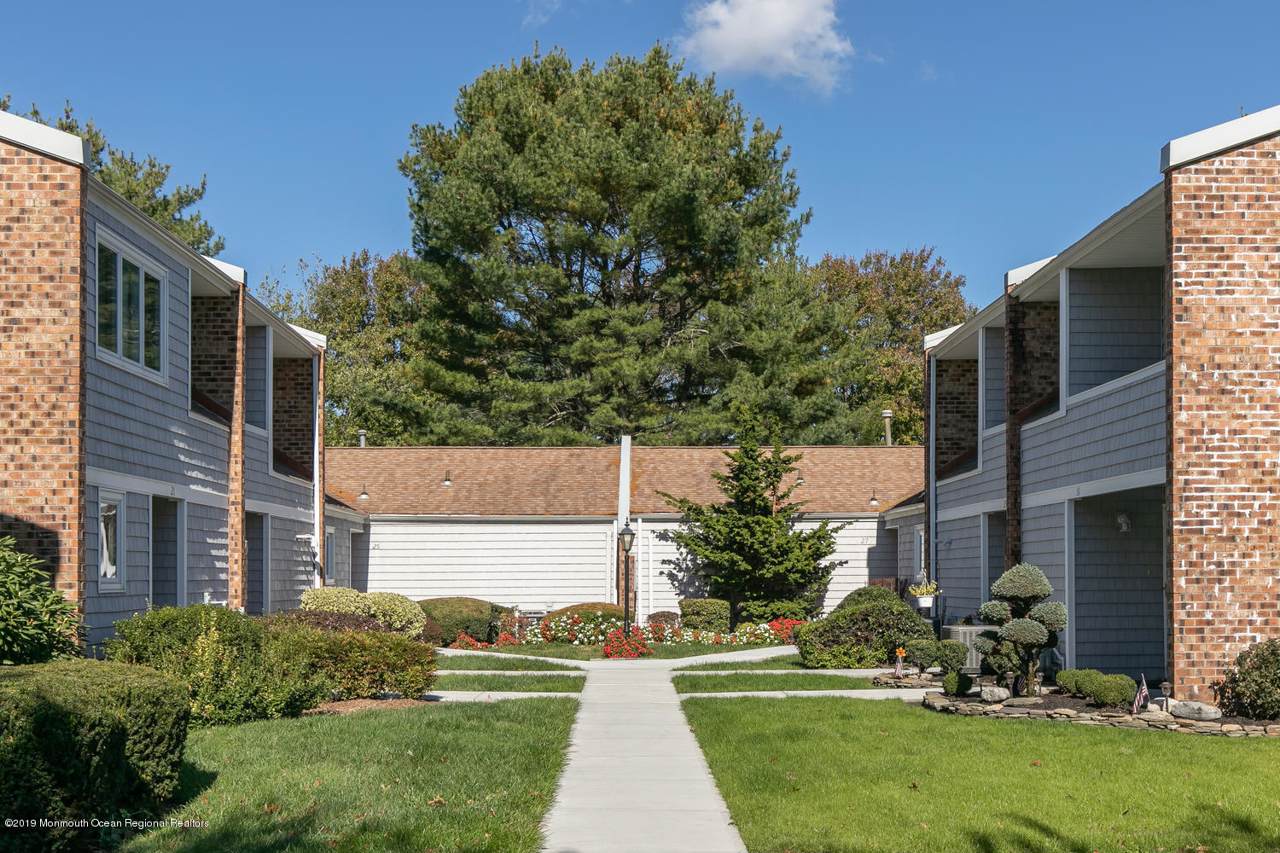 25 Locust Way - Photo 1