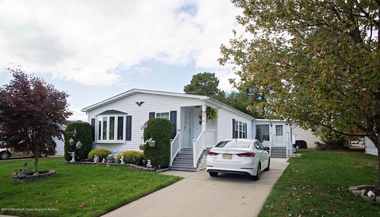 63 Pine Ridge Boulevard - Photo 1