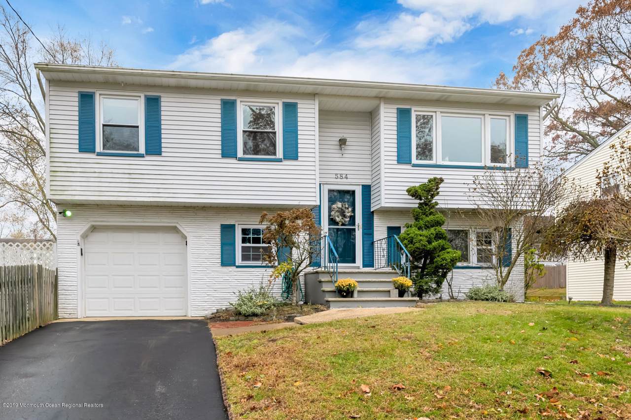 584 Pennsylvania Avenue - Photo 1