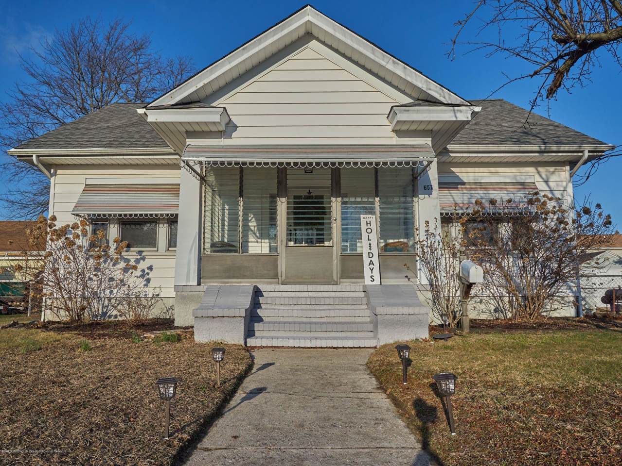 657 Campbell Avenue - Photo 1