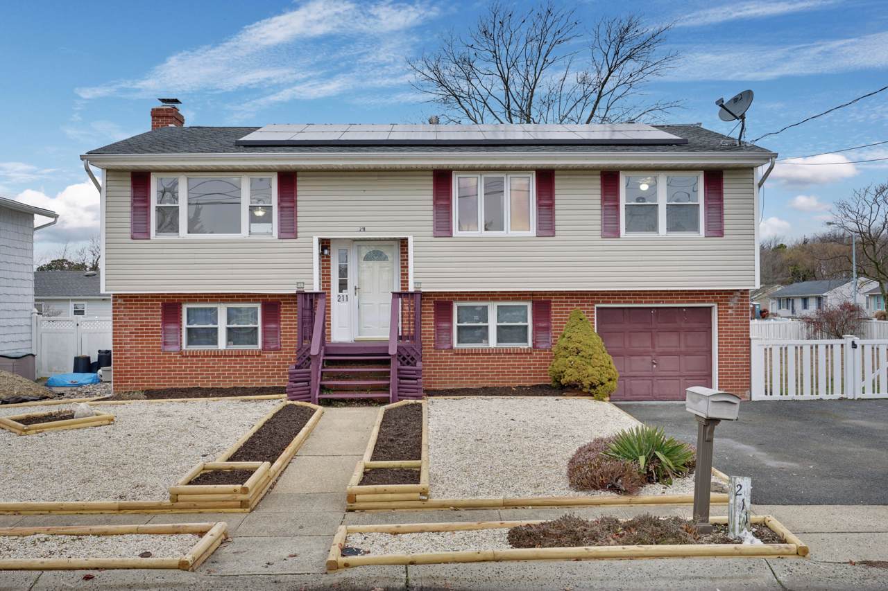 211 11th Street - Photo 1