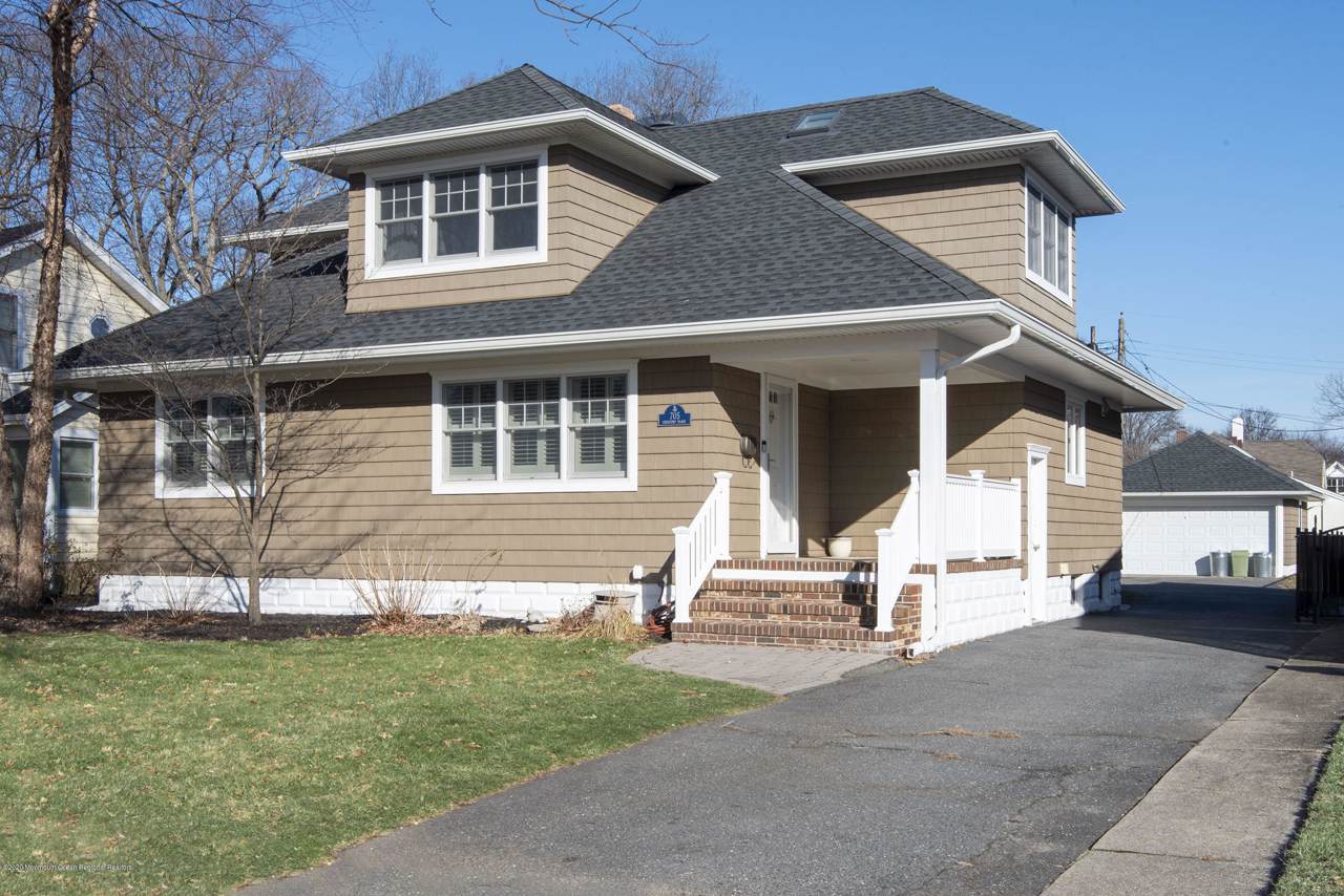 705 Crescent Place - Photo 1