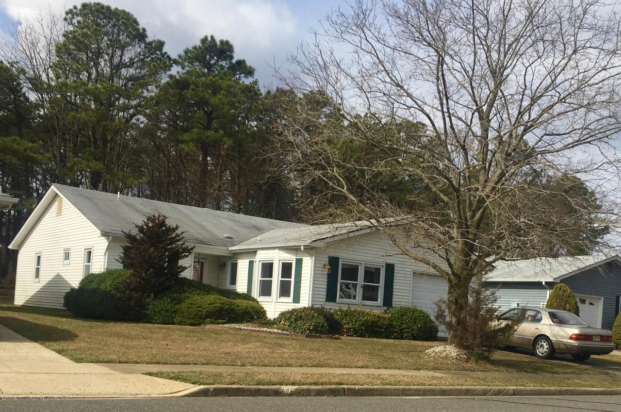 61 Regent Circle - Photo 1