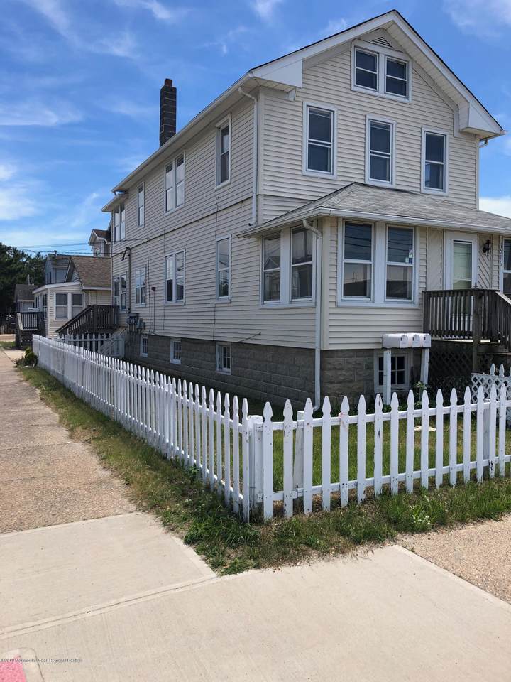 1516 Boulevard - Photo 1