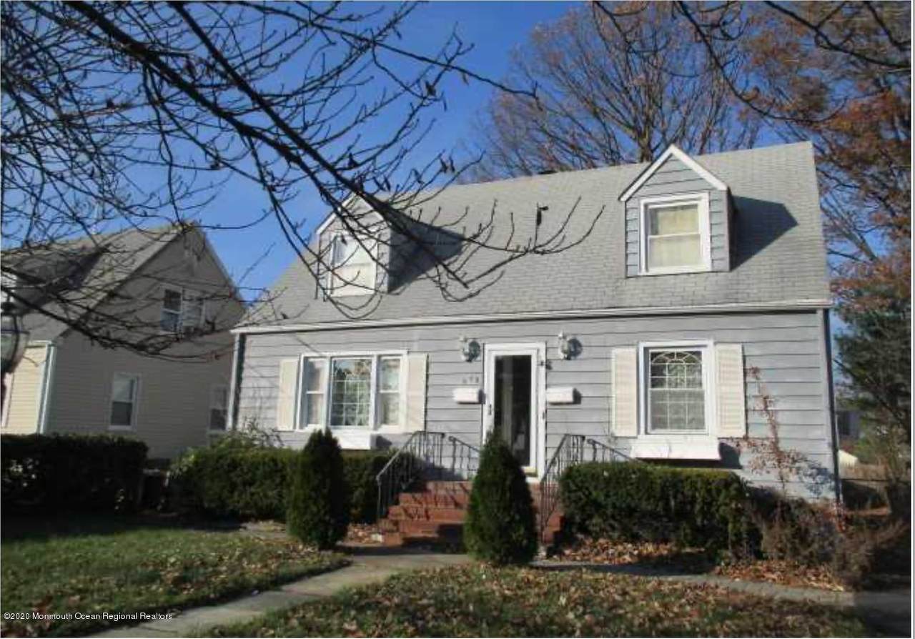 512 Spruce Avenue - Photo 1