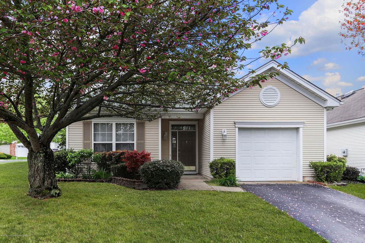 14 Goldensprings Drive - Photo 1