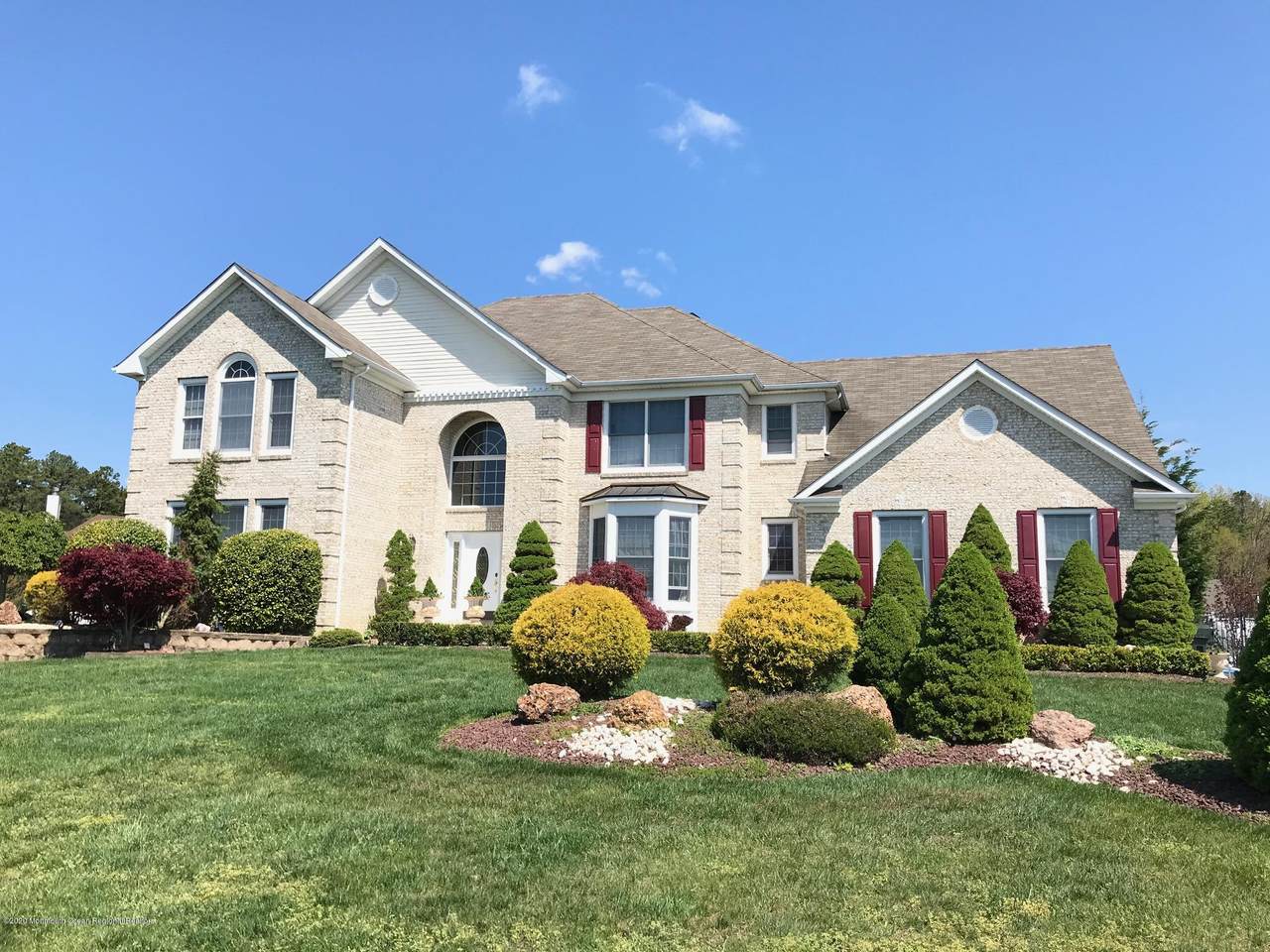 16 Alexis Drive - Photo 1