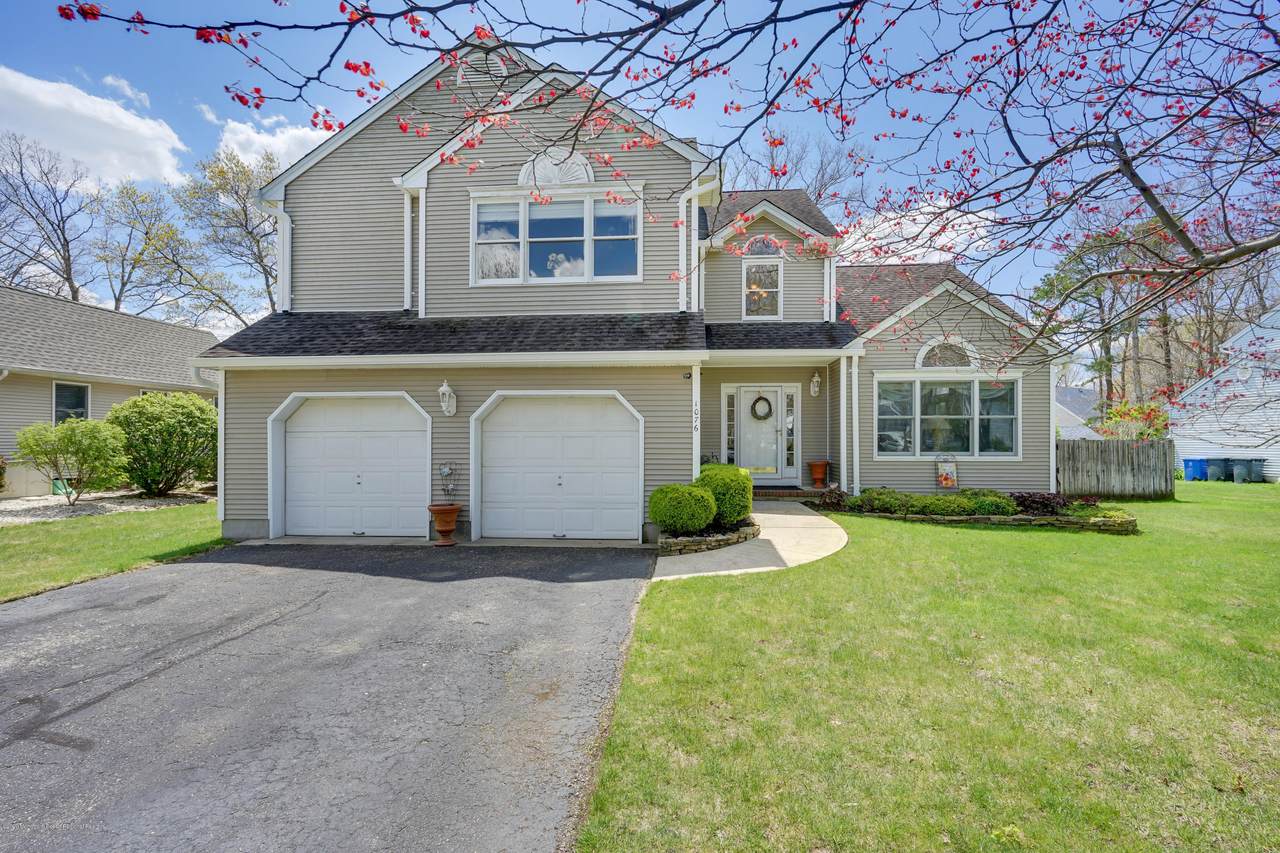 1076 Whispering Oak Lane - Photo 1 1076 Whispering Oak Lane - Photo 1