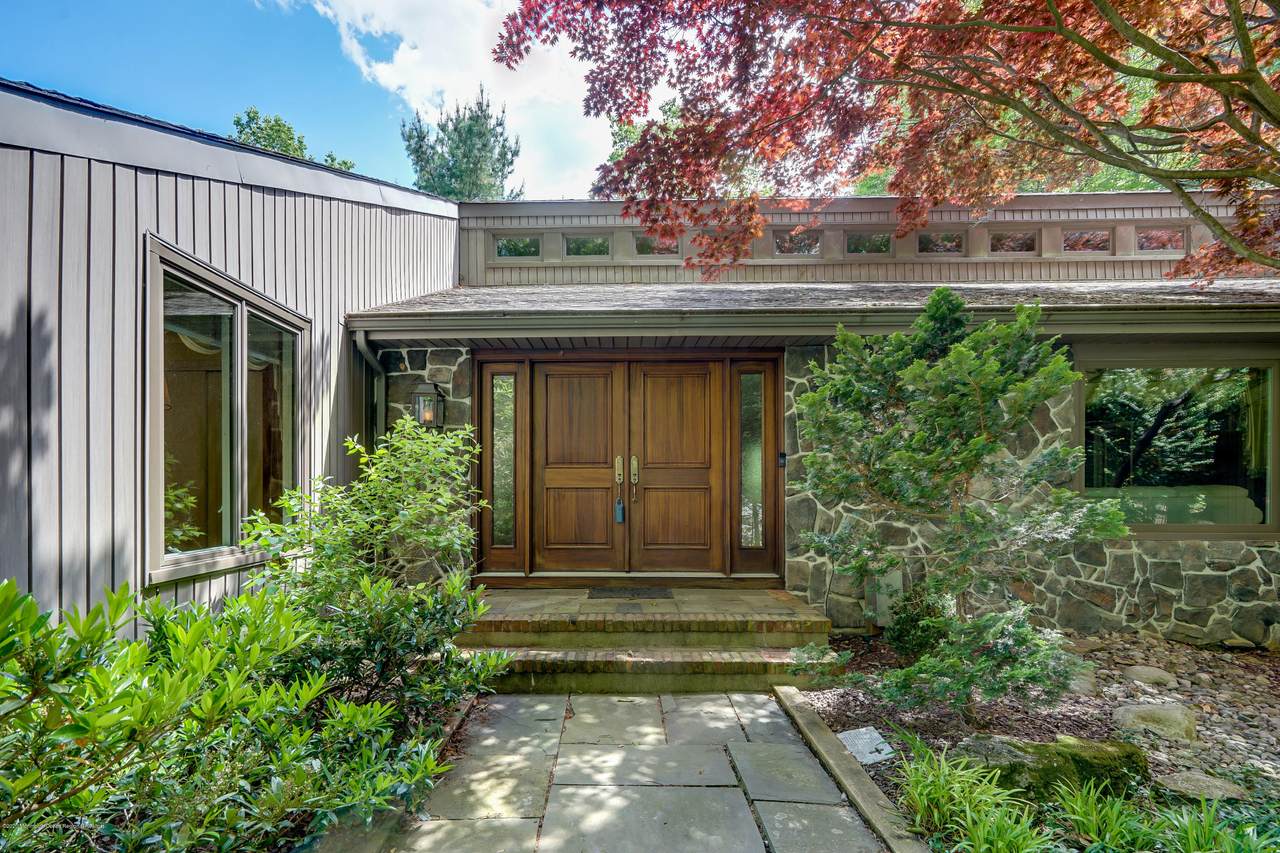 20 Howland Road - Photo 1