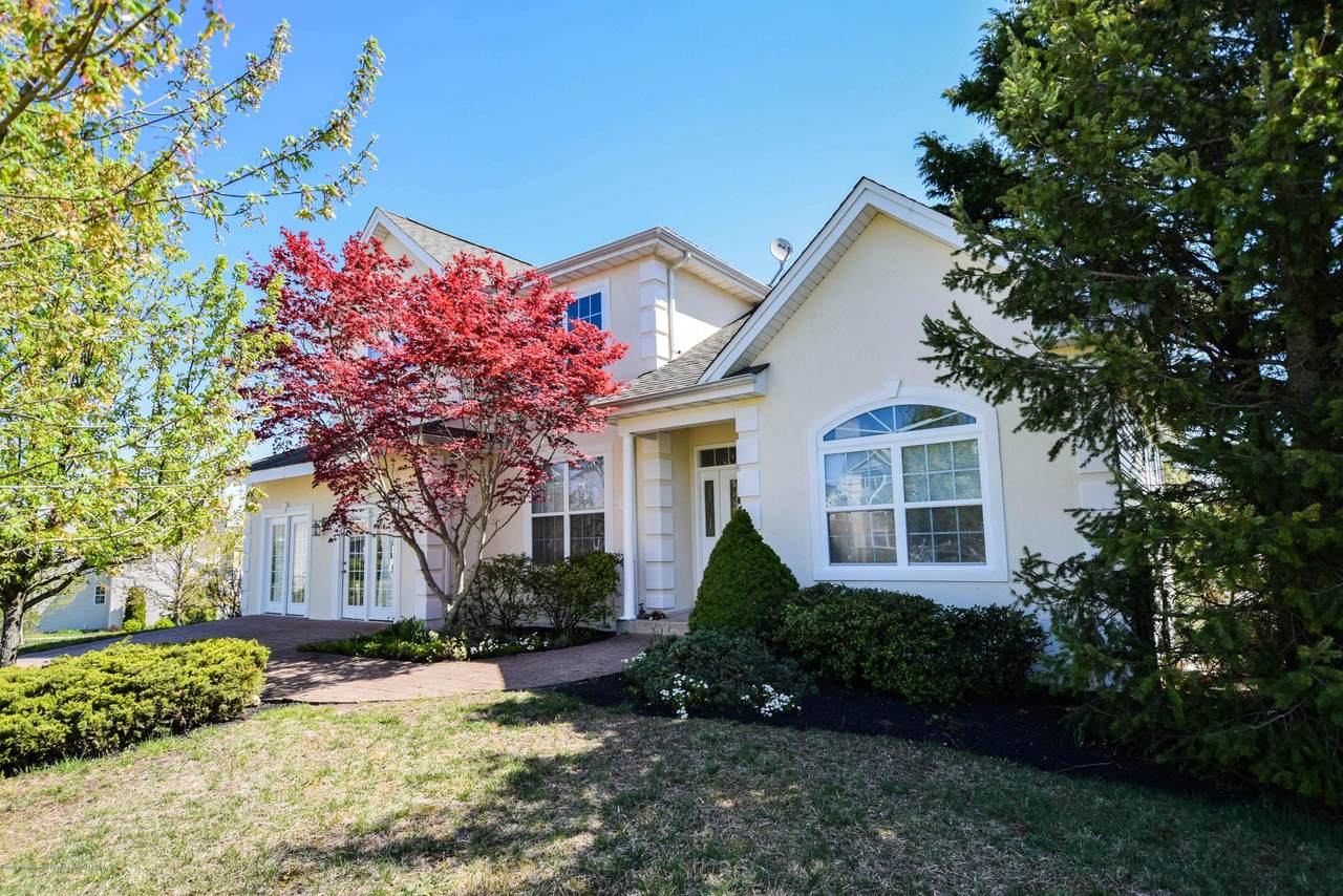 16 Alexandra Way - Photo 1