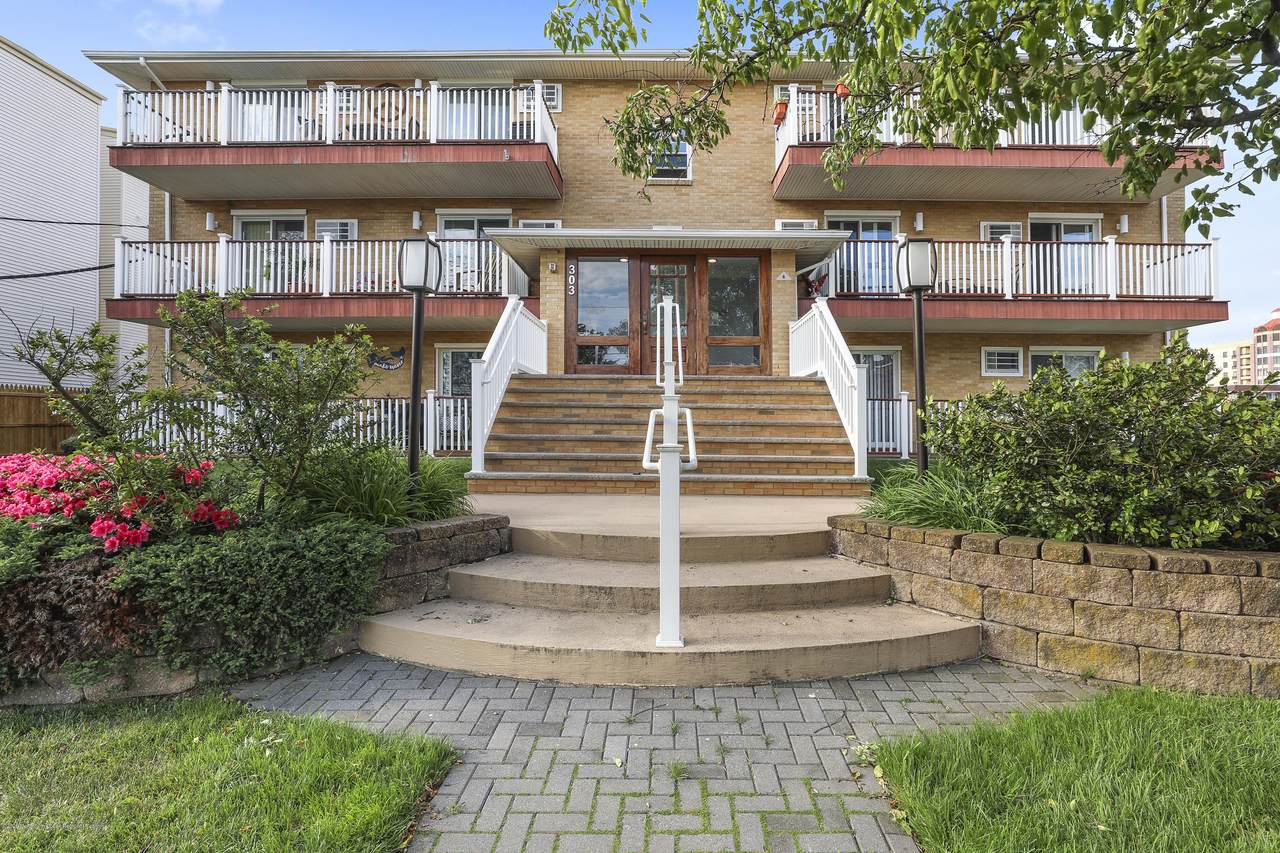 303 Sunset Avenue - Photo 1