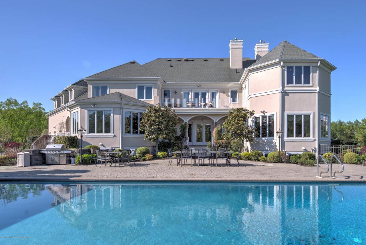 19 Four Columns Drive - Photo 1