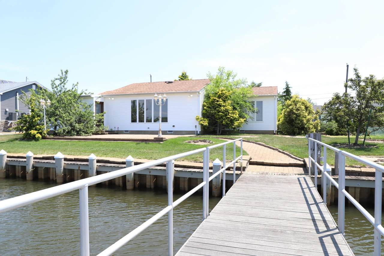 469 Driveway - Photo 1