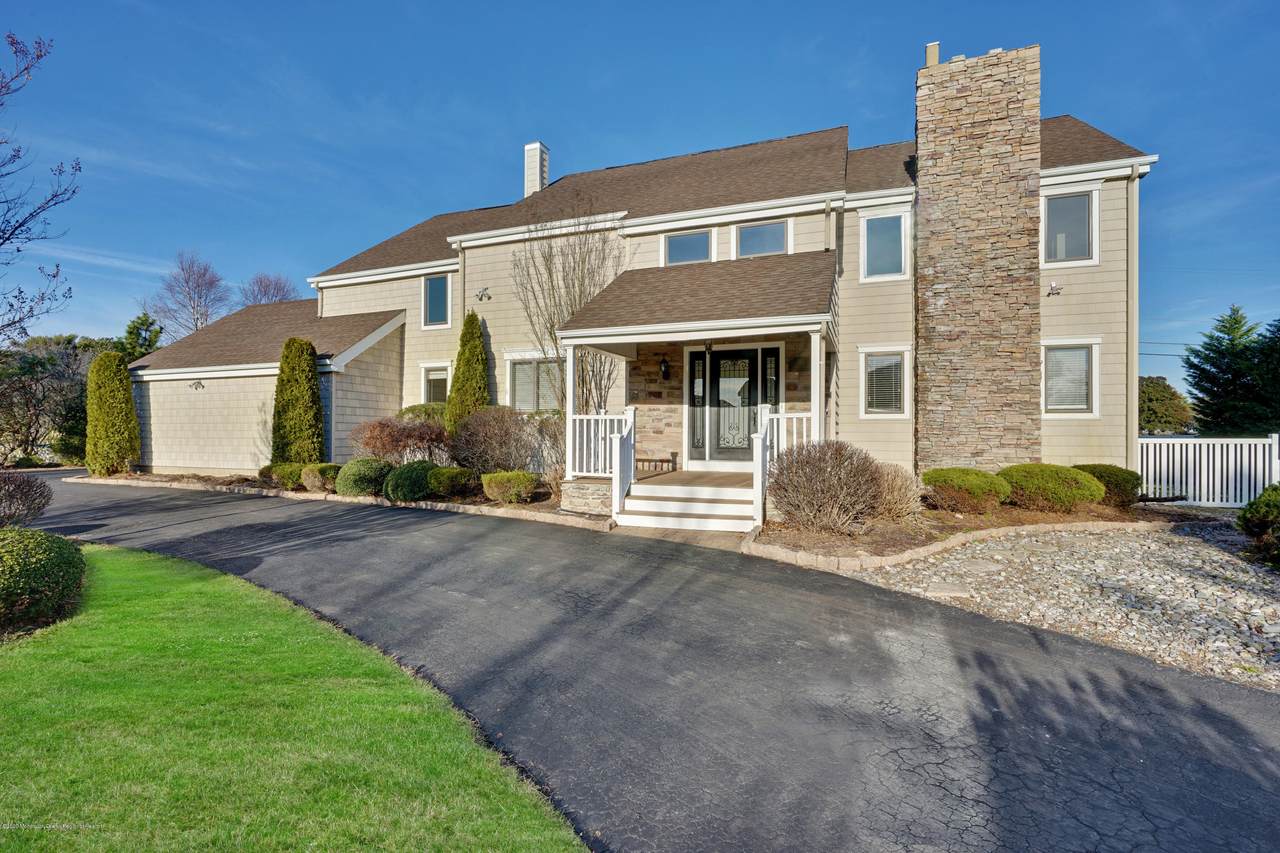 114 Country Club Drive - Photo 1
