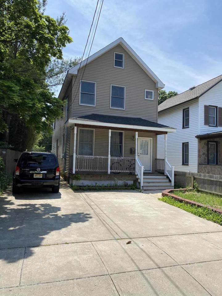 9 Locust Avenue - Photo 1