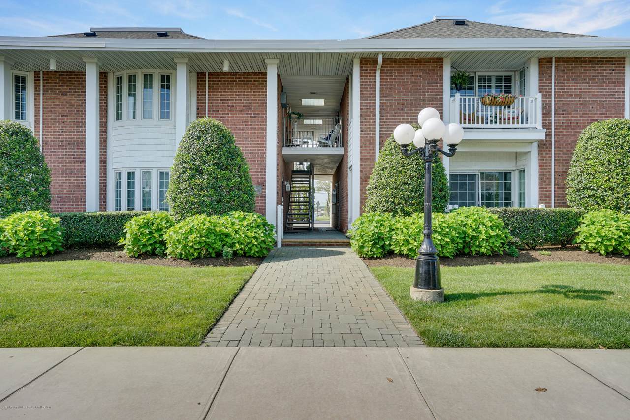 534 Washington Boulevard - Photo 1