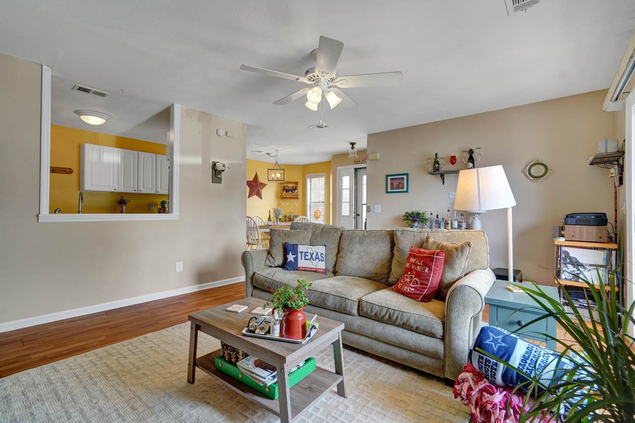 1605 Pebble Place - Photo 1