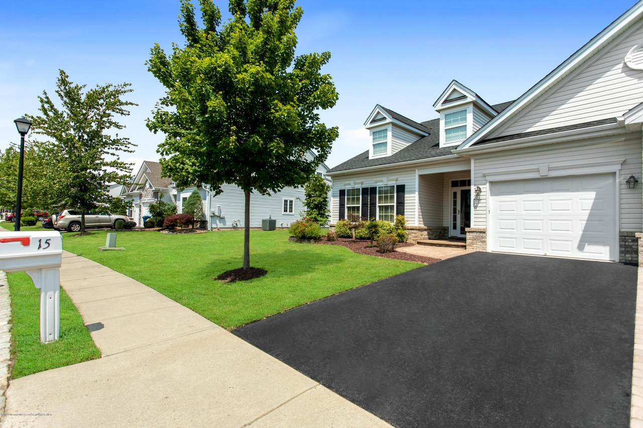 15 Gryphon Drive - Photo 1