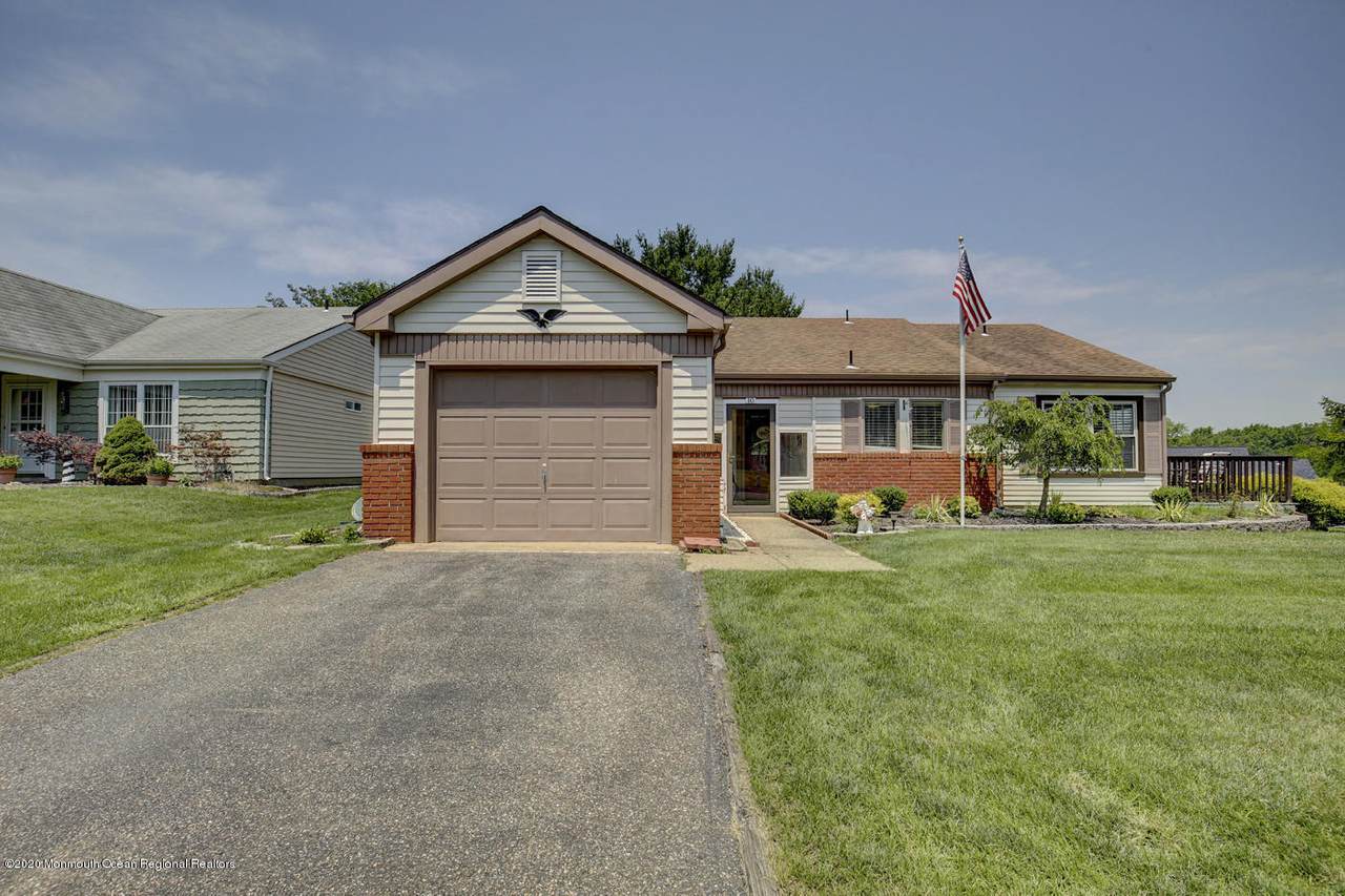 10 Maidstone Way - Photo 1