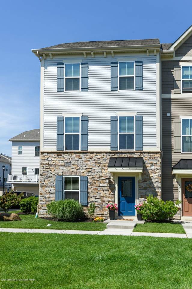 303 Bayside Court - Photo 1