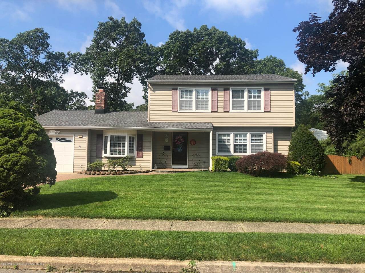 220 Colonial Drive - Photo 1
