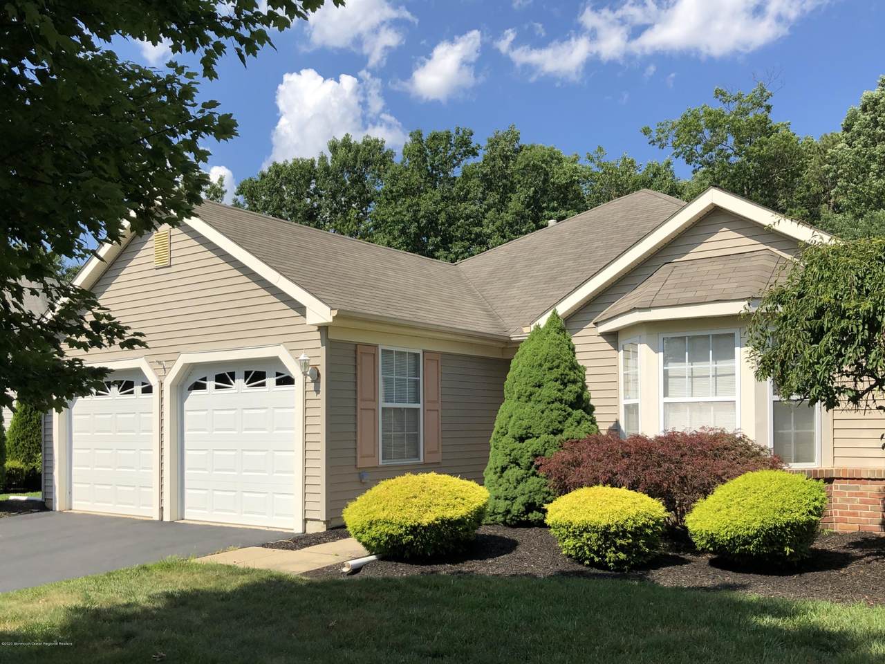 106 Foxwood Road - Photo 1