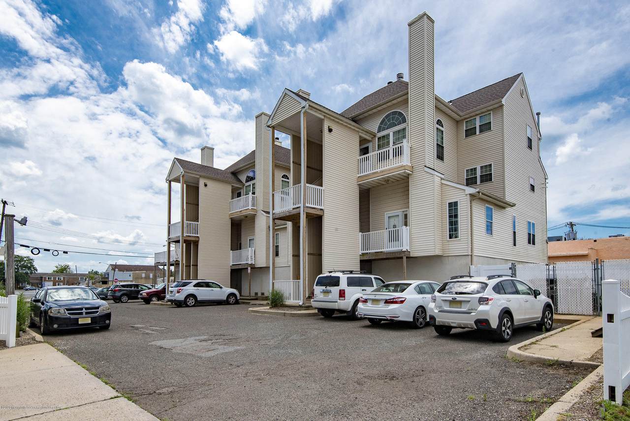 11 Raritan Avenue - Photo 1