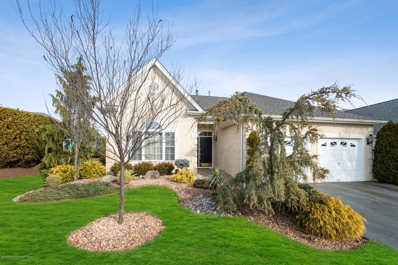 18 Glen Eagles Way - Photo 1