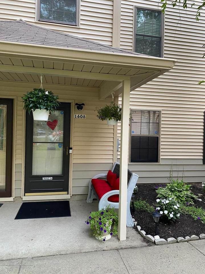 1608 Violet Lane - Photo 1