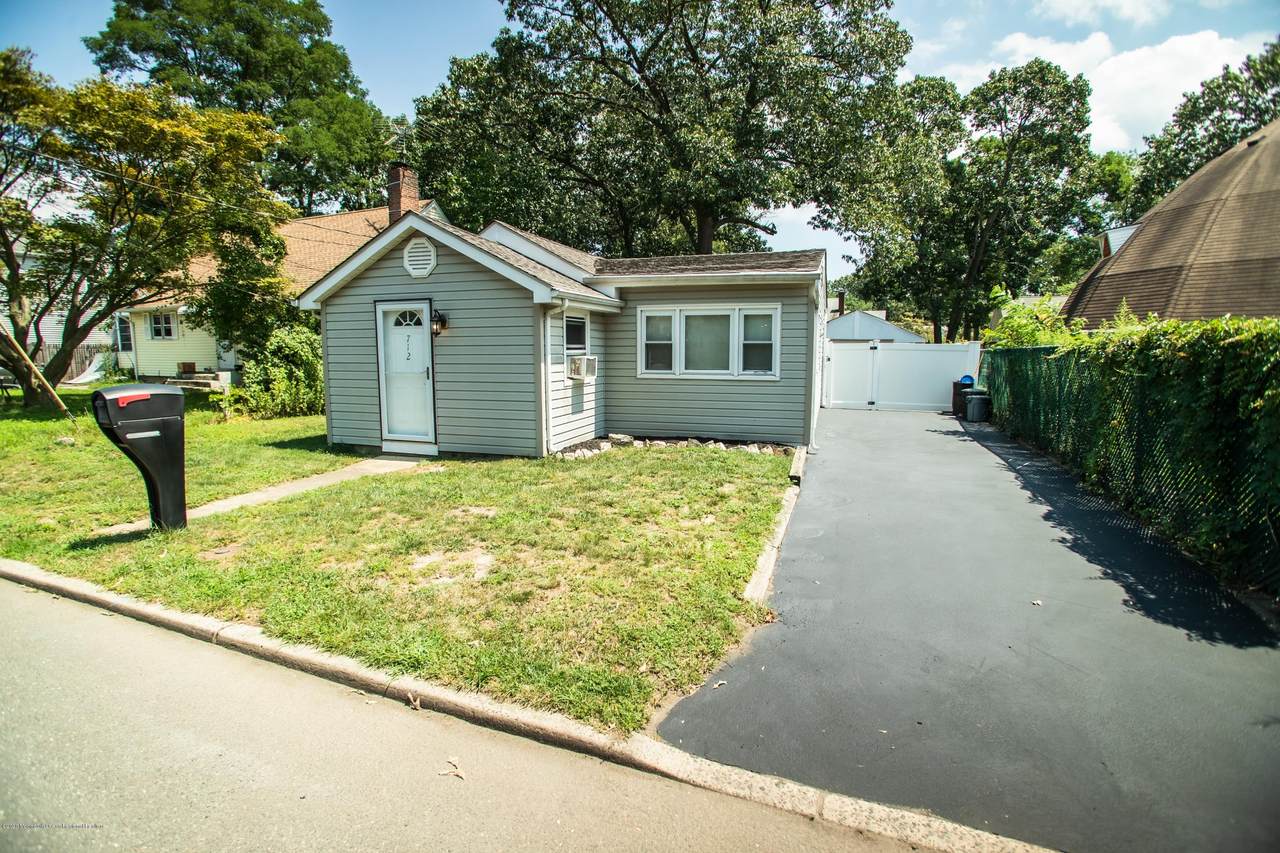 712 Albert Clifton Avenue - Photo 1