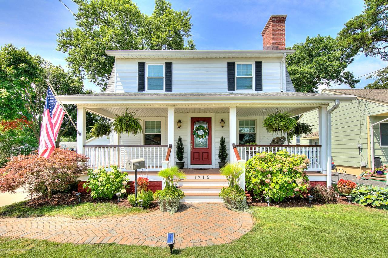 1715 Bellewood Avenue - Photo 1