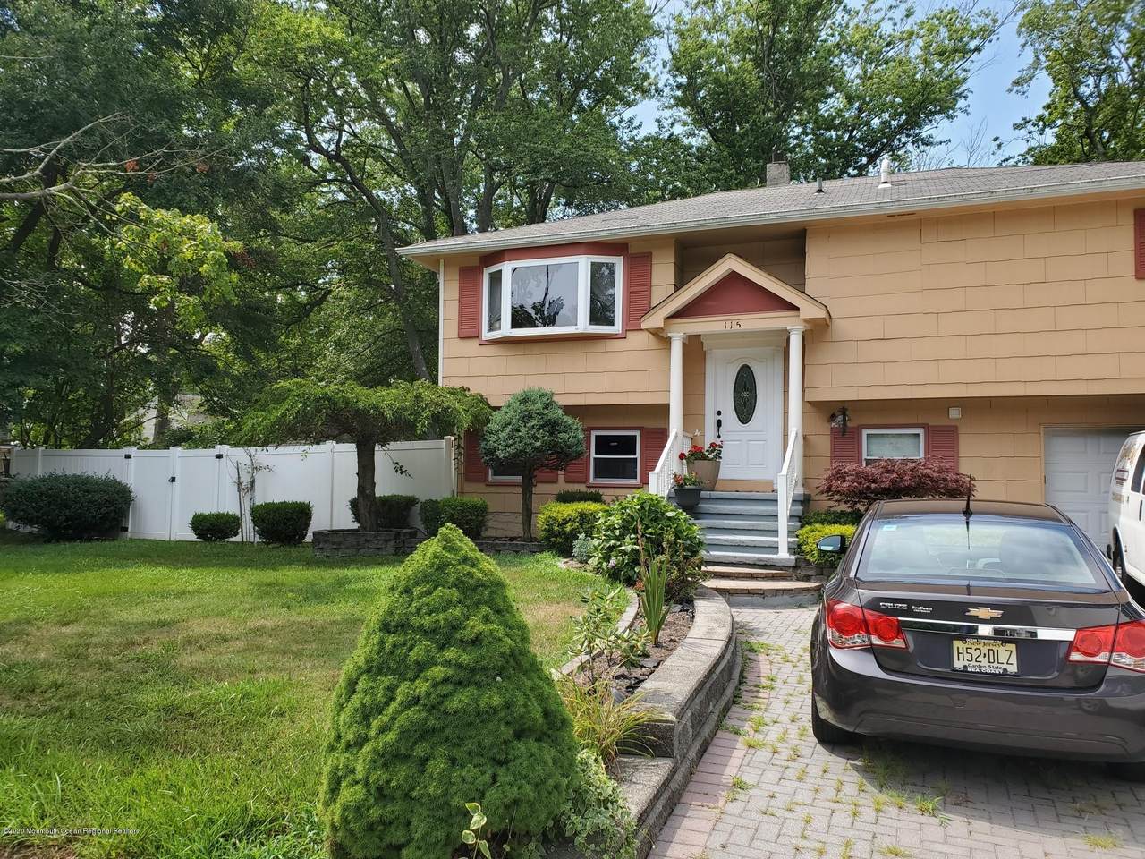 115 Moss Place - Photo 1