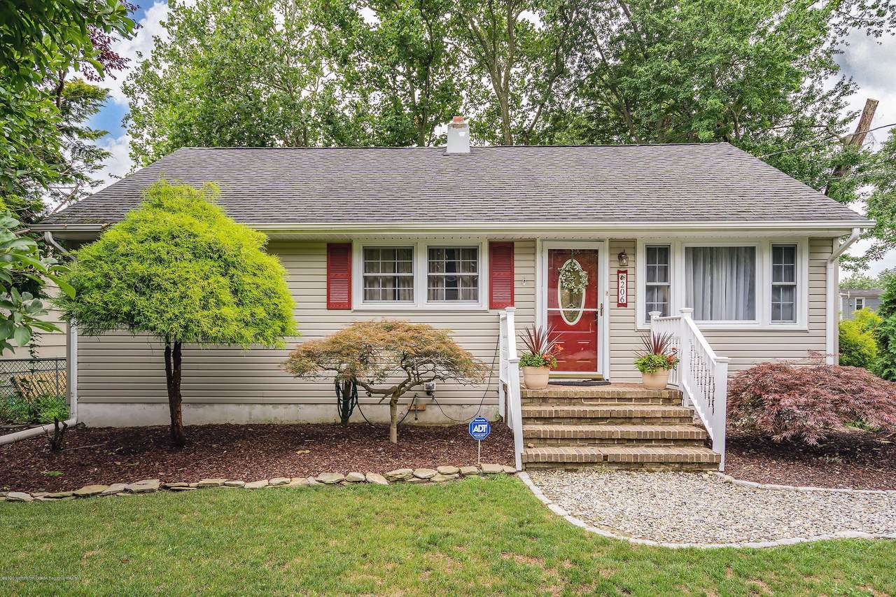 206 Elm Drive - Photo 1
